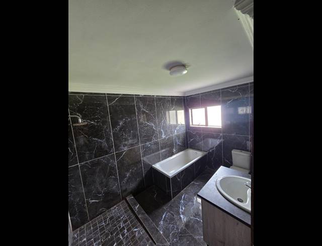 6 BEDROOM HOUSE FOR SALE IN RIVERSDALE